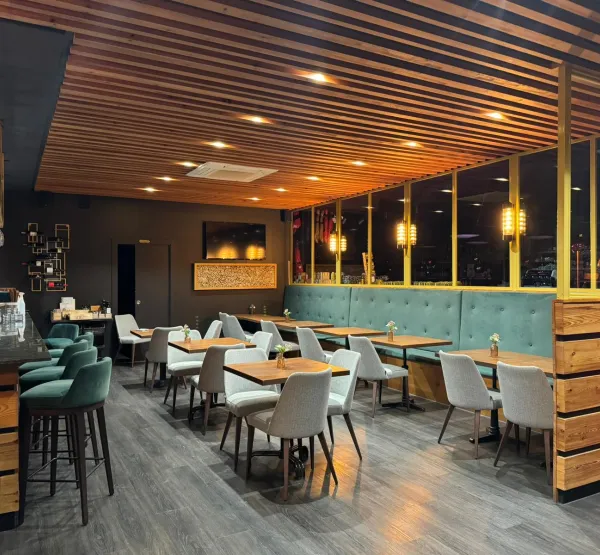 RESTAURANT ESPECIALITZAT EN ARRÒS, VINS I CAVES