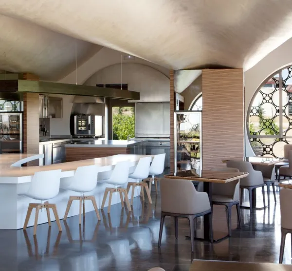 hotel_restaurant_img1.jpg
