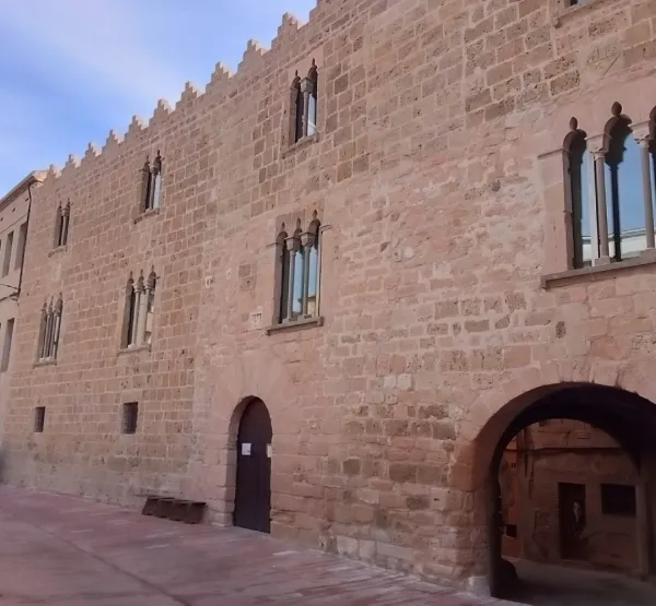 Façana del Palau dels Marquesos de Llió, Sant Pere de Riudebitlles
