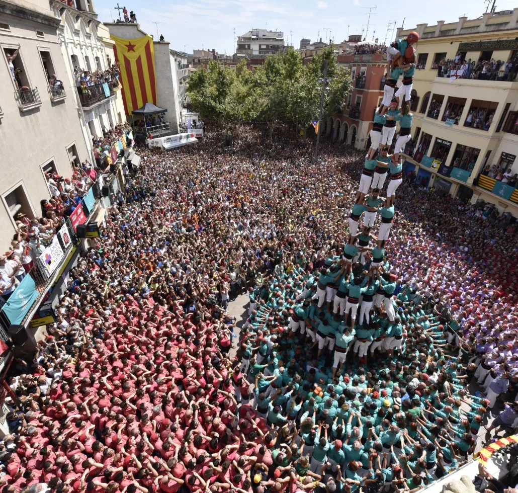 Castells a la plaça més castellera